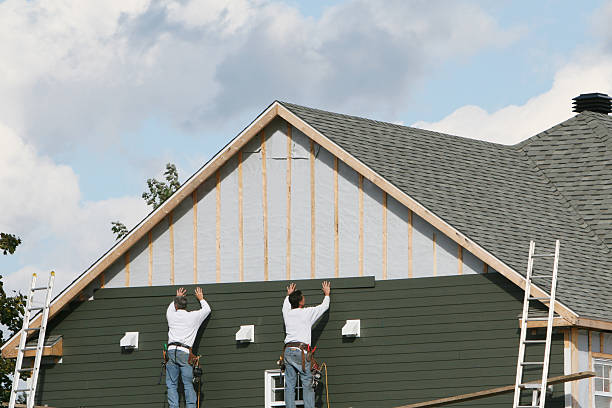 Professional Siding Installation technician working in Cary, IL